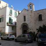...per accedere nella via omonima